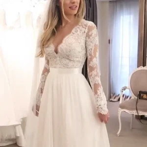 A-Line Princess Long-Sleeve V-Neck Applique Tulle Wedding Dress