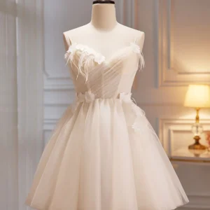 Jolie robe de soirée blanche sans bretelles, robe de mariée courte