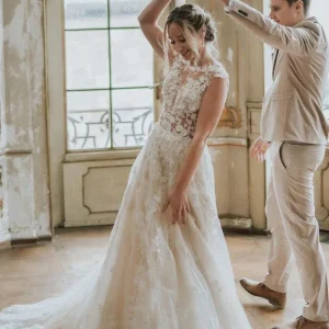 Boho A-Line Tulle Wedding Dress with Lace Appliques for Unforgettable Moments