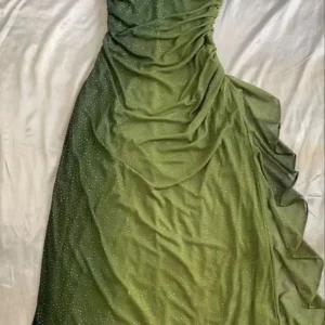 Beautiful Halter Chiffon Prom Dresses