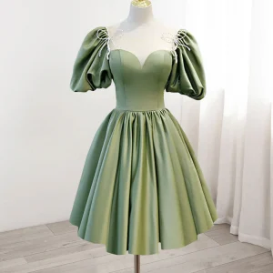 Robe de soirée courte en satin vert sauge, robe de danse de 8e année avec manches à bulles