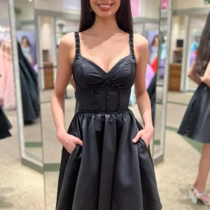 Robe de soirée avec haut corset perlé noir et poches