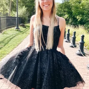 Robe de soirée noire à nouer dans le dos