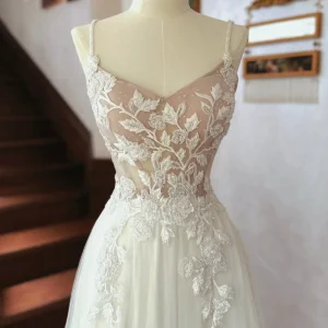 Casual A-line Tulle Lace Top Spaghetti Strap Beach Wedding Dress