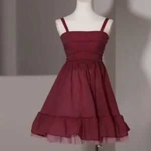 Jolie robe de danse courte bordeaux de 8e année