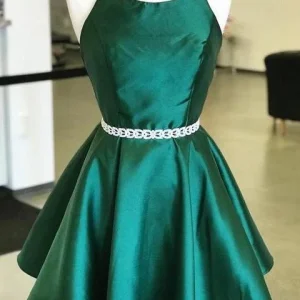 Robe de graduation courte vert émeraude licou
