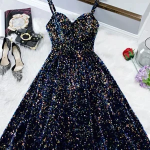 Robe de bal courte à paillettes bleu marine pailletée