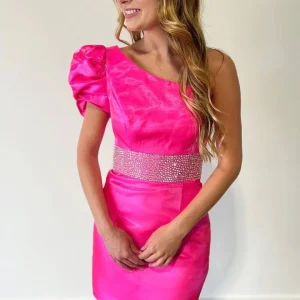 Robe de soirée rose vif à une épaule avec taille perlée