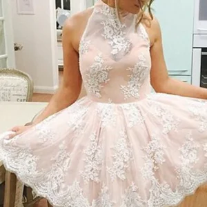 Jolie robe de bal courte en dentelle à col licou rose poussiéreux pour juniors