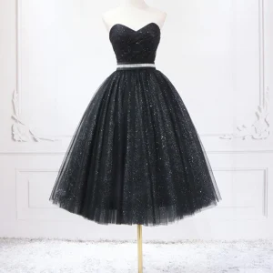 Robe de bal courte en tulle sans bretelles noire délicate