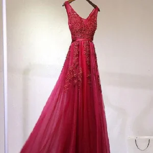 Appliques de dentelle rouge voir à travers la robe de bal longue robe de remise des diplômes