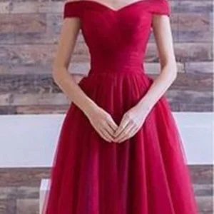 Robe de bal courte en tulle rouge à épaules dénudées robe de soirée rouge