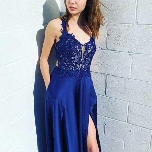 Voir à travers la robe de bal dos nu en dentelle fendue sur le côté bleu royal robe semi-formelle bleue