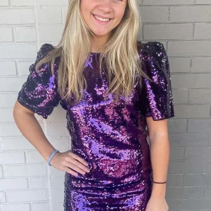 Robe de soirée à paillettes violettes à manches courtes