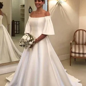 Elegant Bateau Neckline Long Sleeve Princess Wedding Dress with Lace Appliques