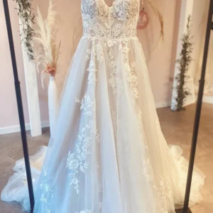 Vintage Spaghetti Straps A-Line Wedding Dress with Lace Appliques and Train