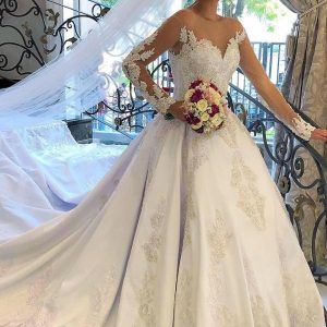 Elegant A-Line Wedding Dress with Long Sleeves and Sweetheart Neckline