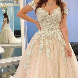 Elegant A-Line Wedding Dress with Lace Tulle and Spaghetti Straps